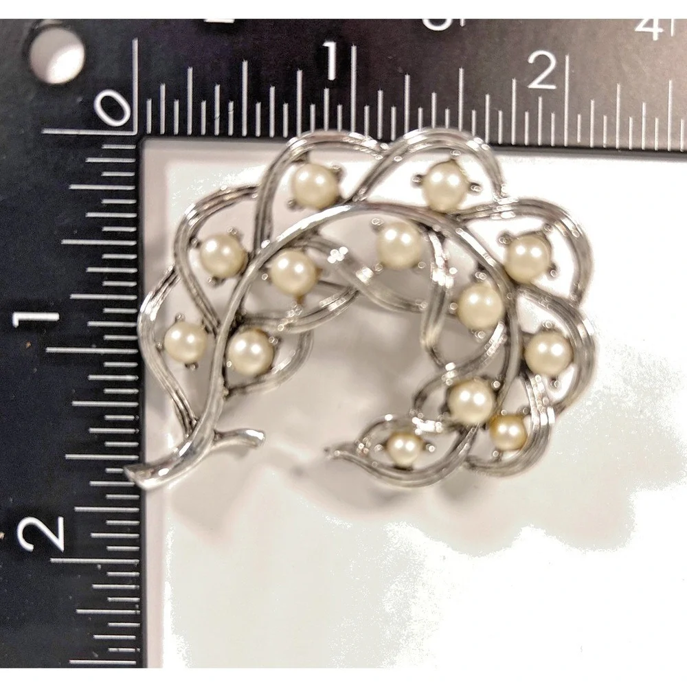 Vintage Brooch Pin Silver Tone Faux Pearl Floral Leaf Flower VTG Jewelry